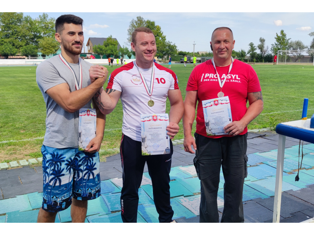 Открытый чемпионат Сакского р-на по армрестлингу, приуроченный к профессиональному празднику Дню физкультурника